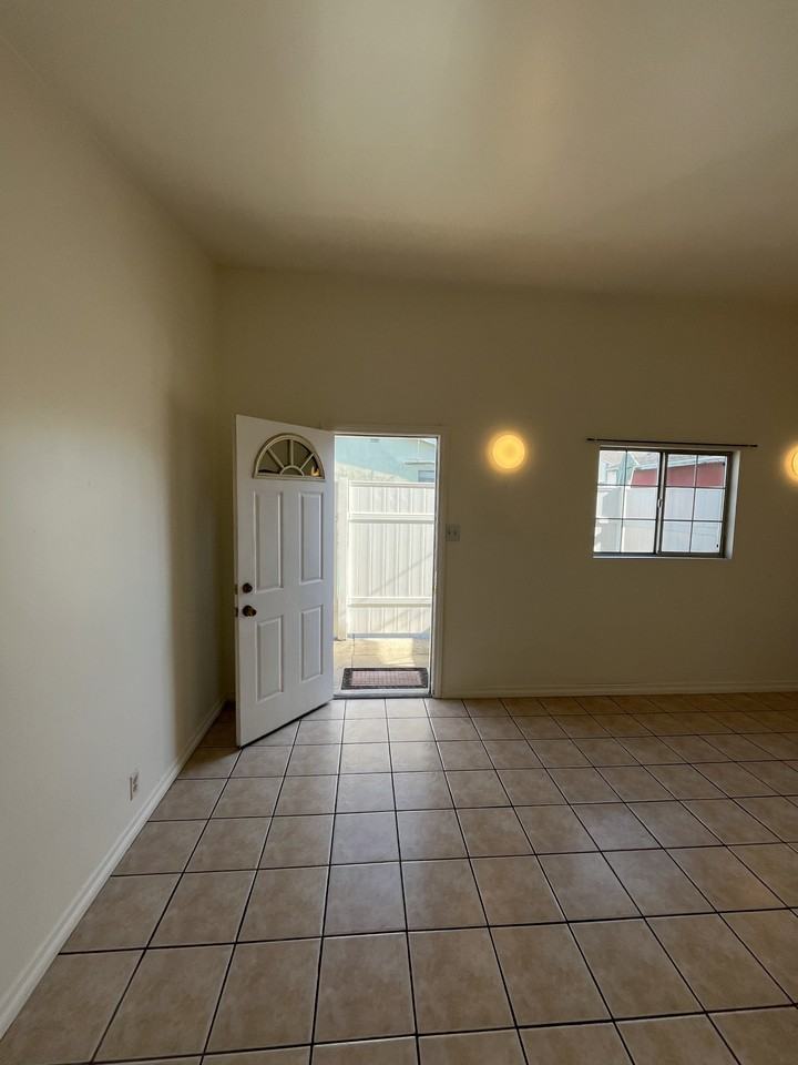 1442 E Mardina St #B - Photo 2 of 8