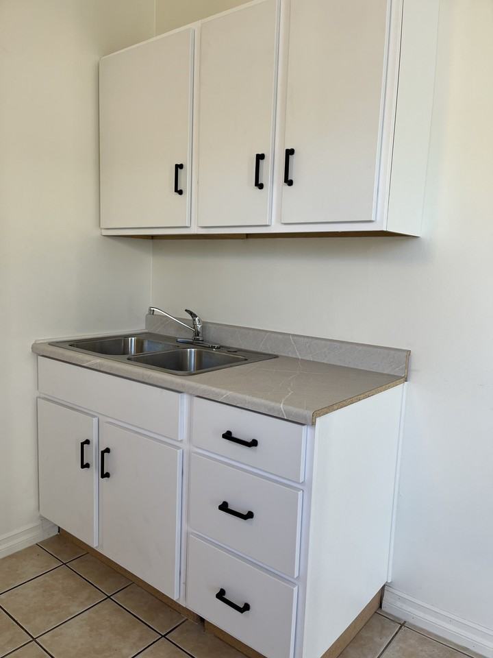 1442 E Mardina St #B - Photo 3 of 8