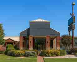 featured image of 4025 Parkway