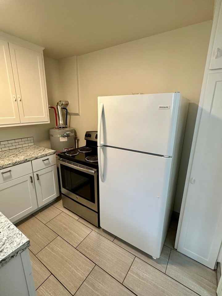 1015 Elm St Sw - Photo 4 of 11
