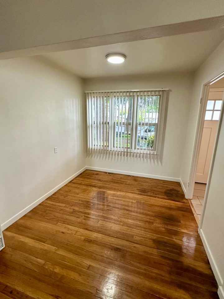 1015 Elm St Sw - Photo 5 of 11