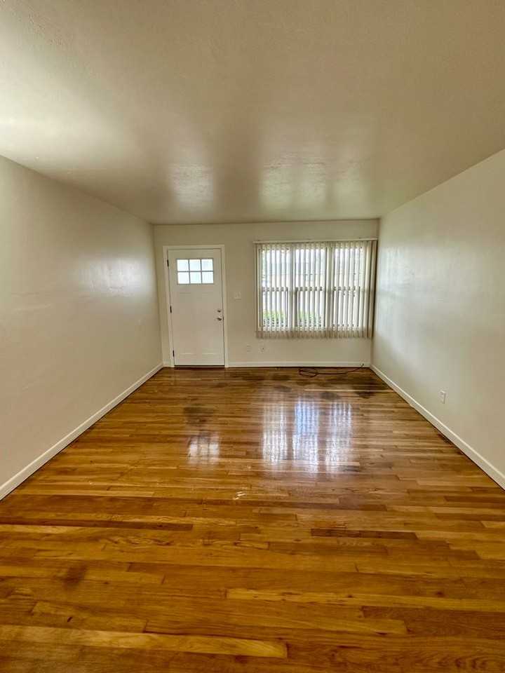 1015 Elm St Sw - Photo 6 of 11