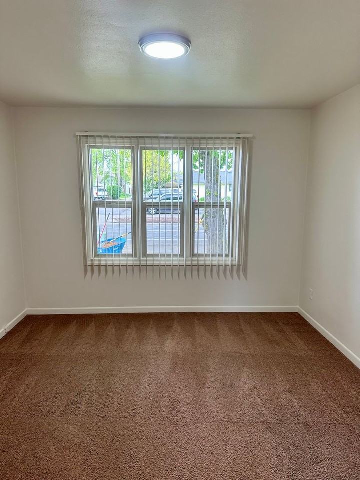 1015 Elm St Sw - Photo 7 of 11