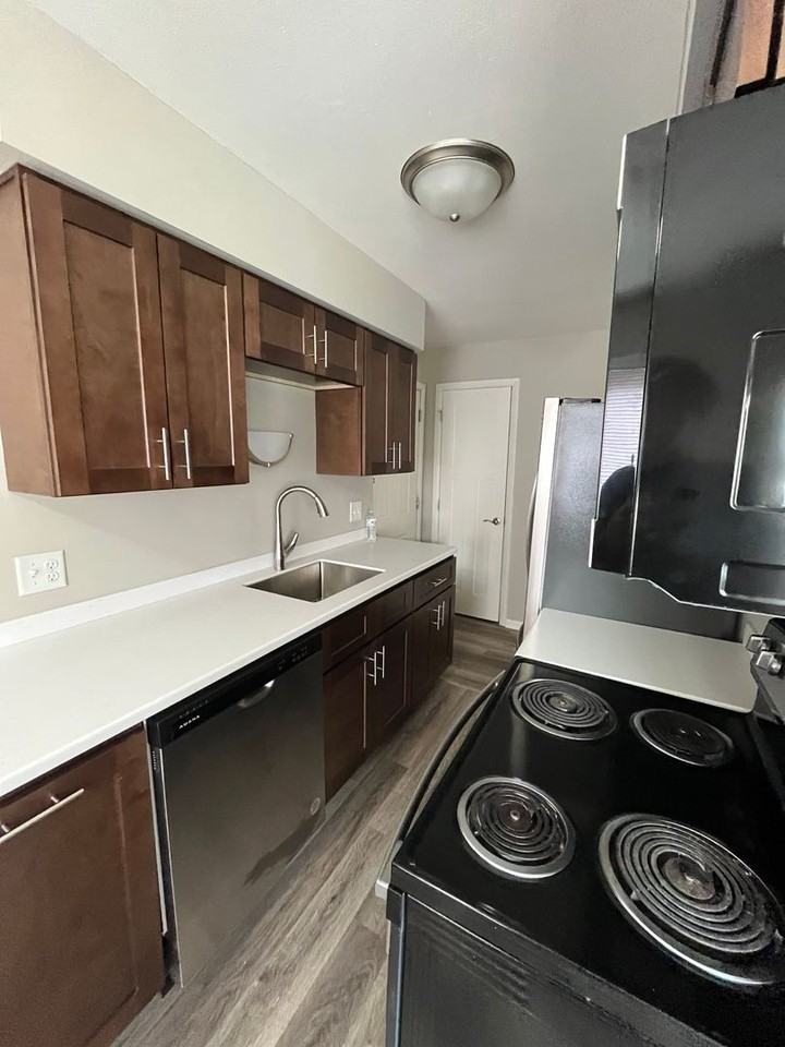 1807 E 3rd St #12 - Photo 6 of 14