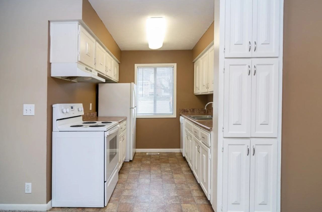 Lake Forest Townhomes - Photo 5 of 13