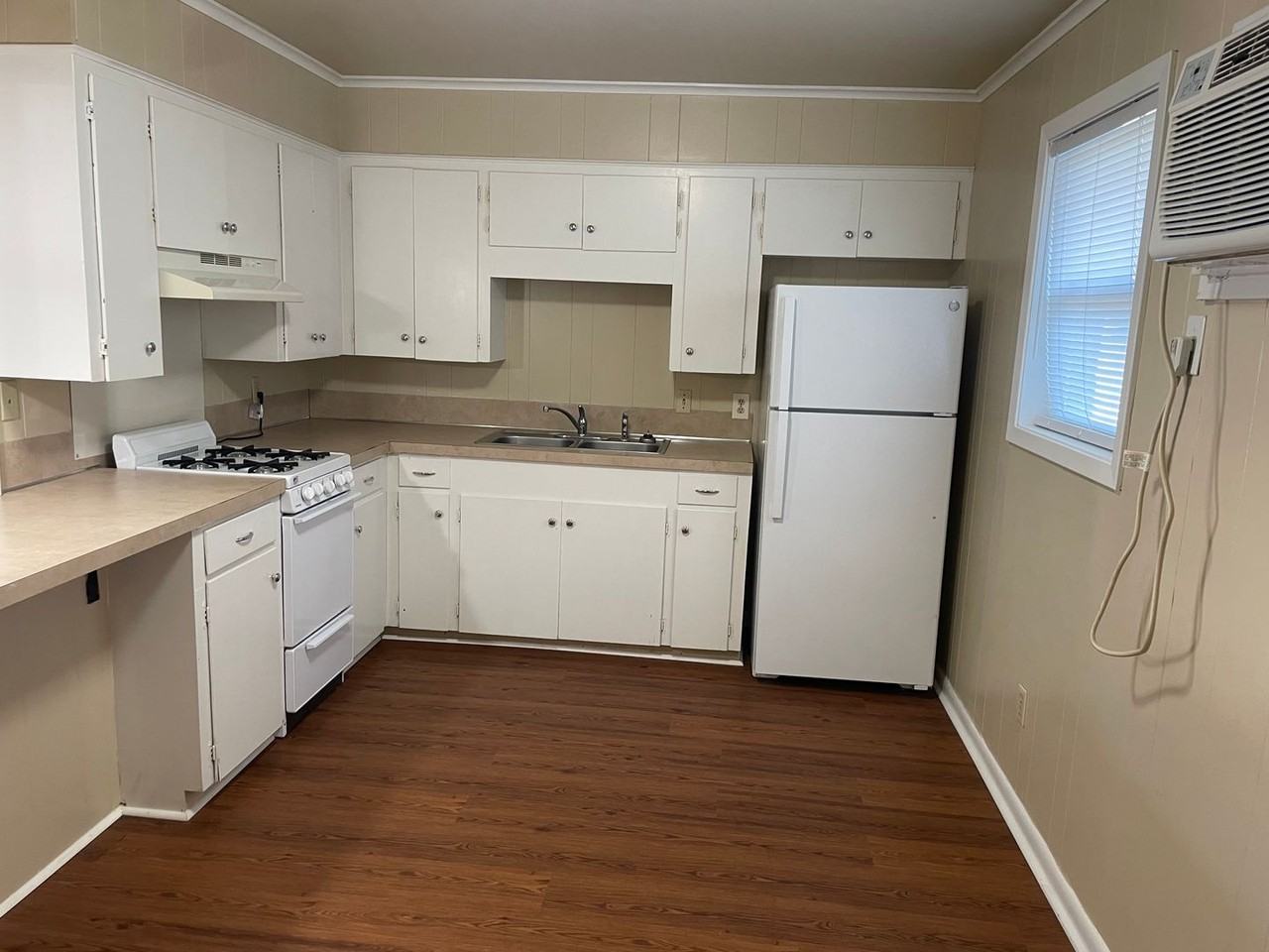 606 S Trenton St #7 - Photo 2 of 5