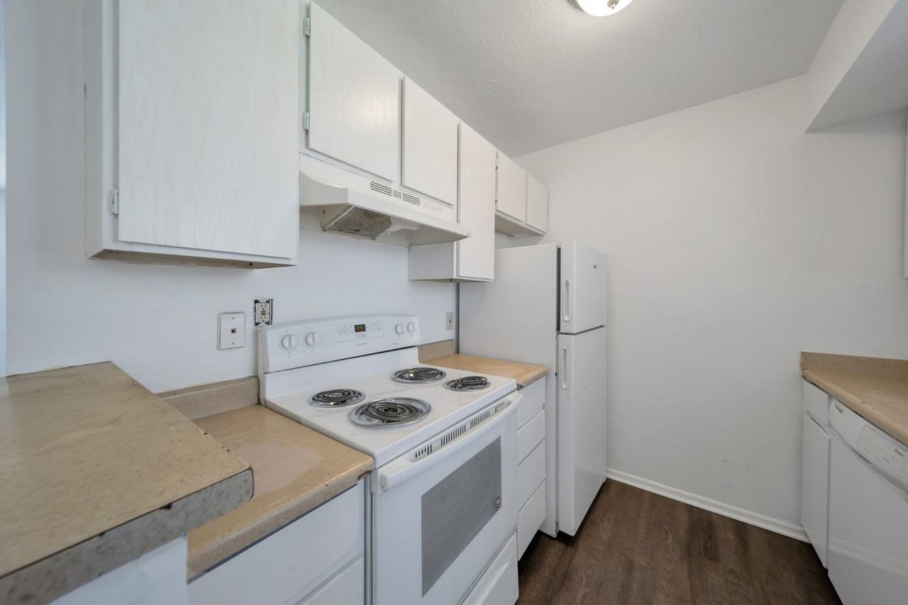 558 N Redwood Rd #2-2 - Photo 2 of 16