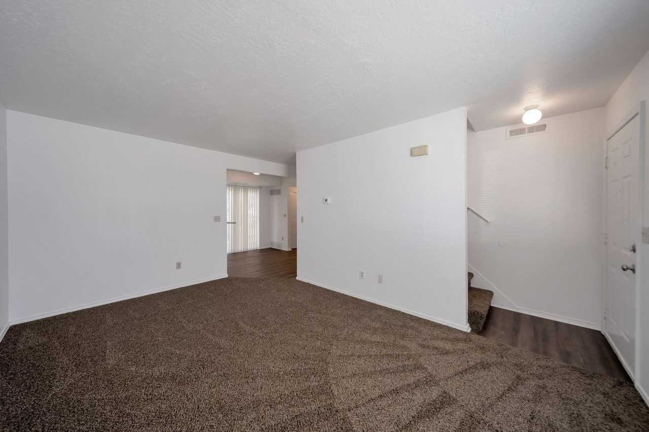 558 N Redwood Rd #2-2 - Photo 6 of 16