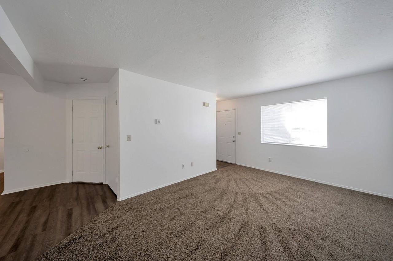 558 N Redwood Rd #2-2 - Photo 7 of 16
