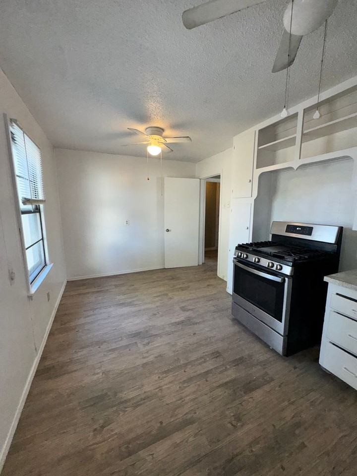 3222 1st Pl - Photo 5 of 11