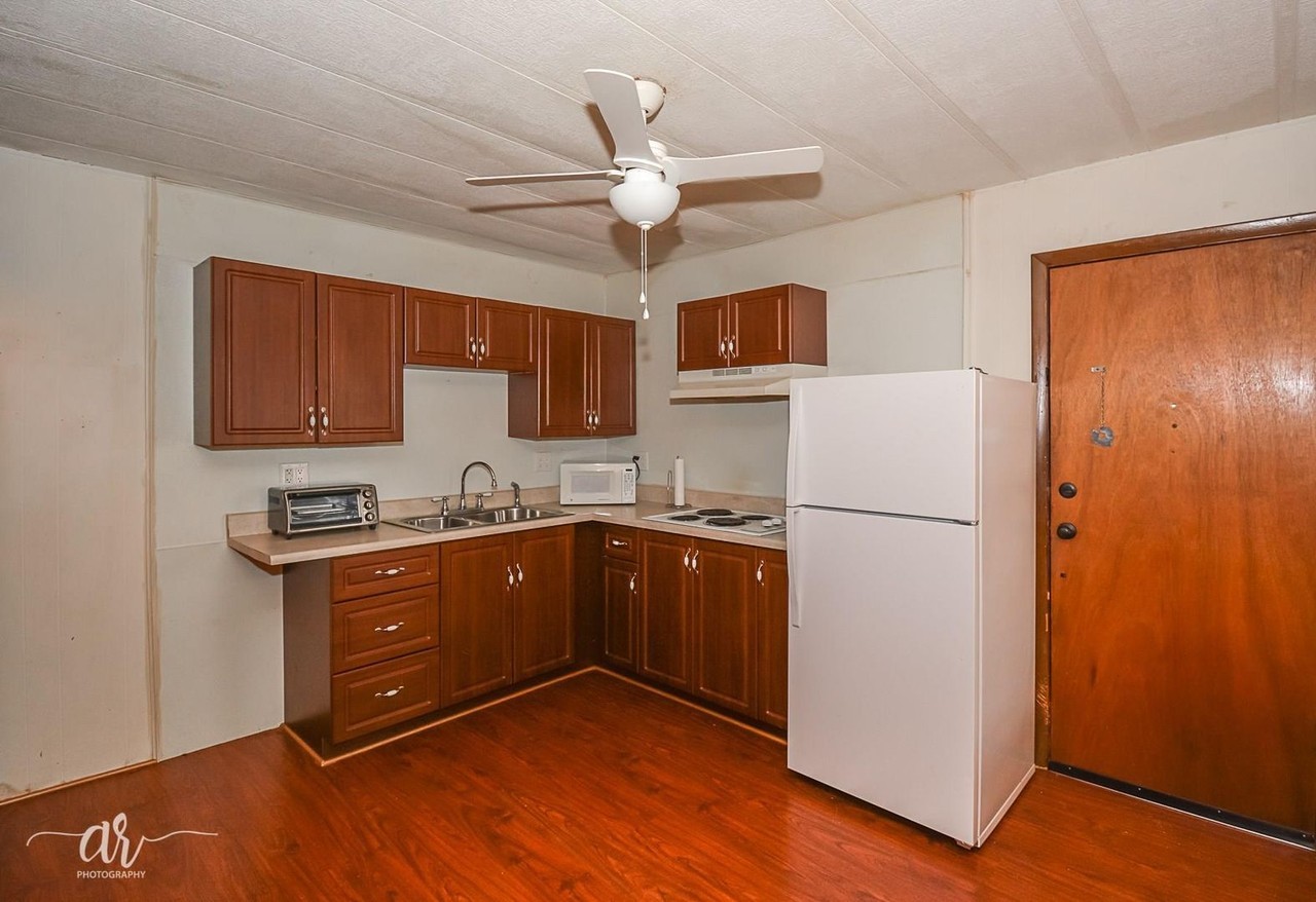 302 Western Hills Dr - Photo 2 of 10