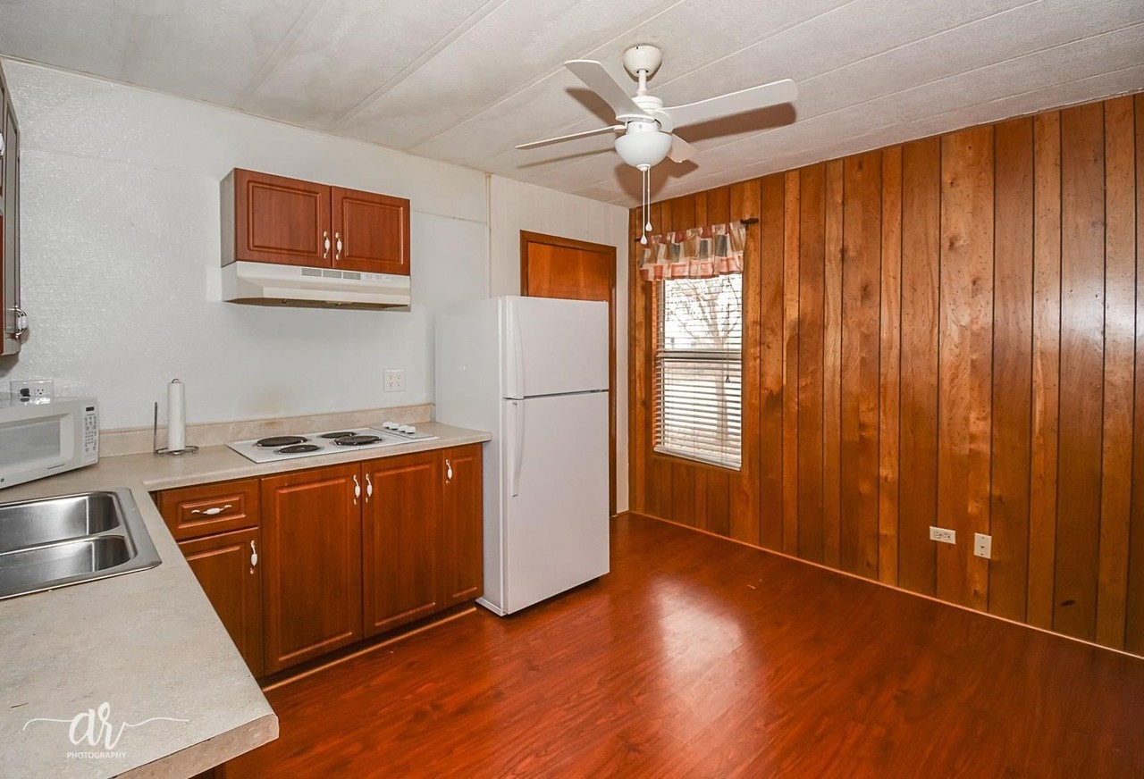302 Western Hills Dr - Photo 4 of 10