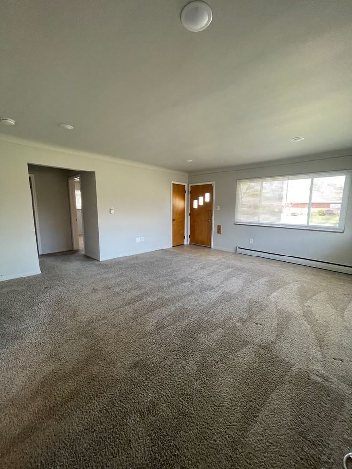 3830 Devon Rd - Photo 3 of 8