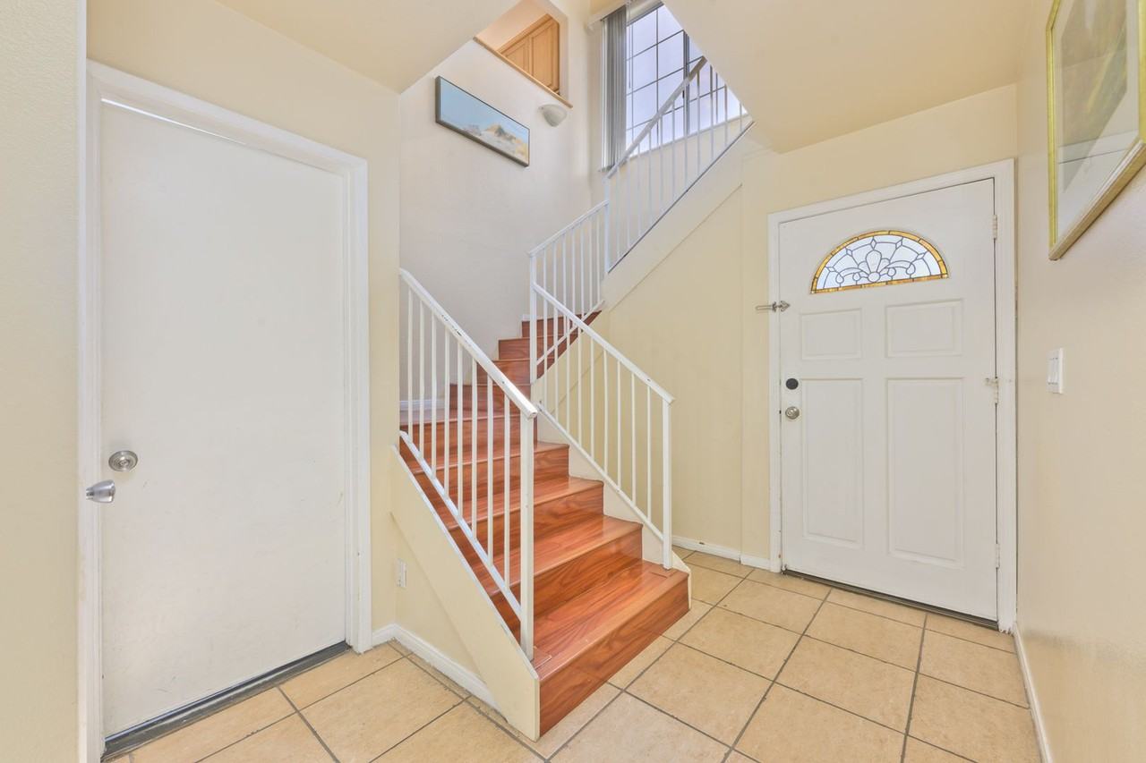 414 E Balboa Blvd - Photo 4 of 37