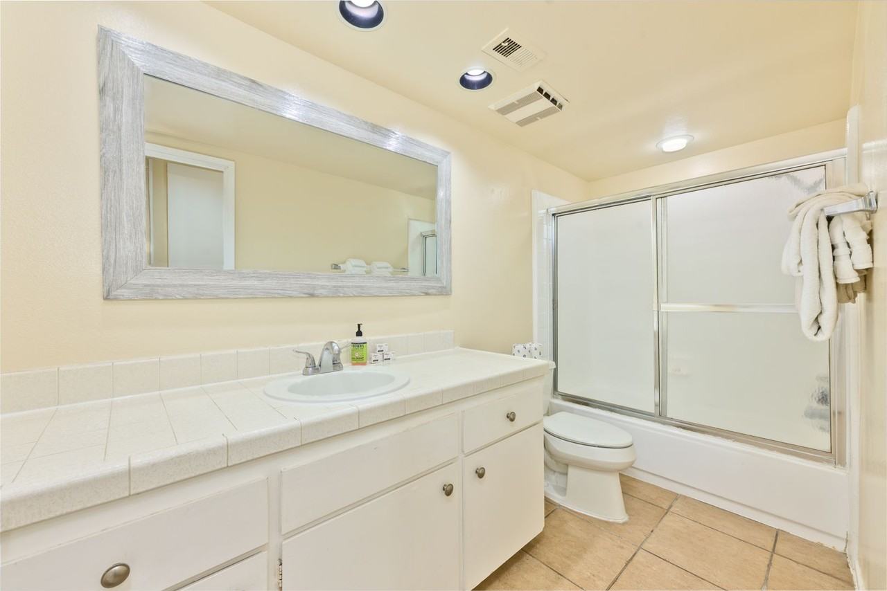 414 E Balboa Blvd - Photo 6 of 37