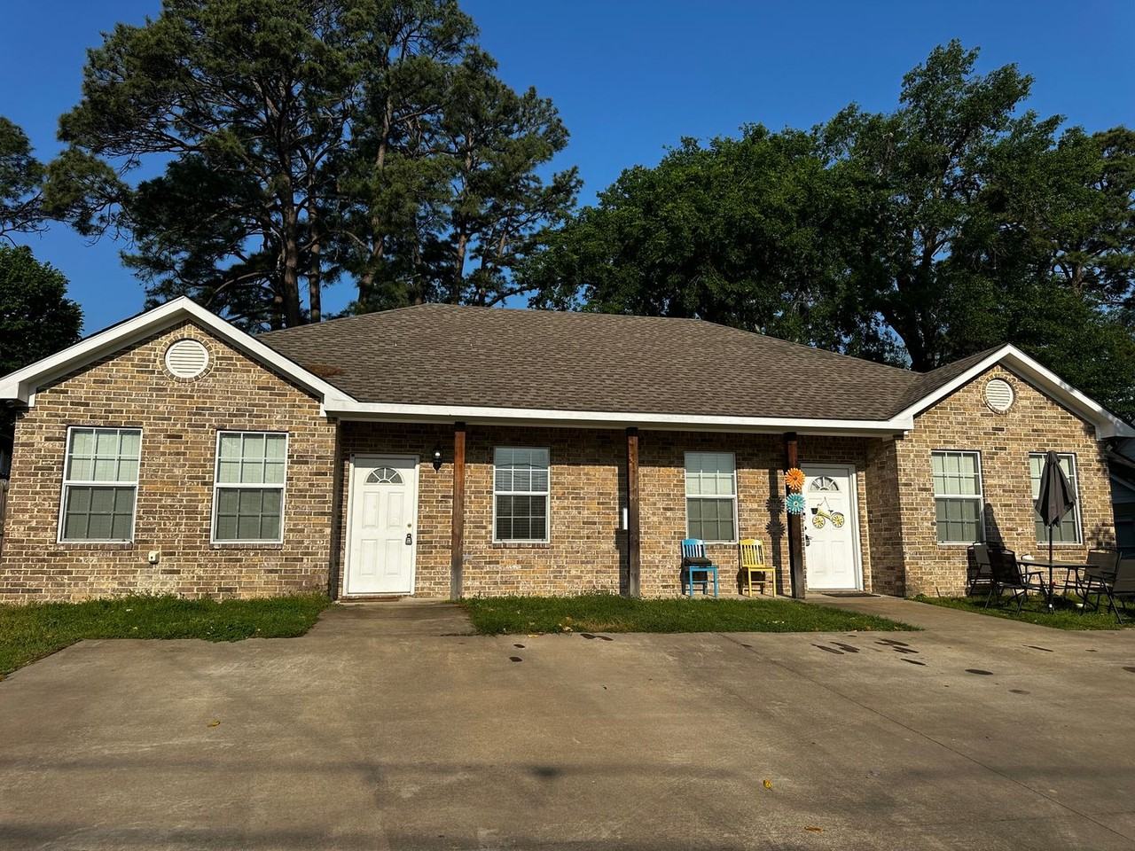 225 S Fenton Ave - Photo 2 of 14