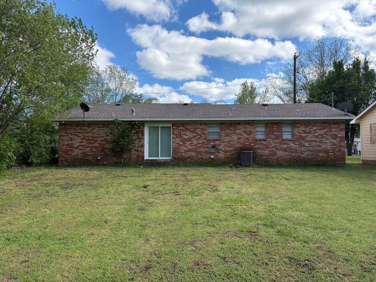 316 E 6th St - Photo 2 of 32