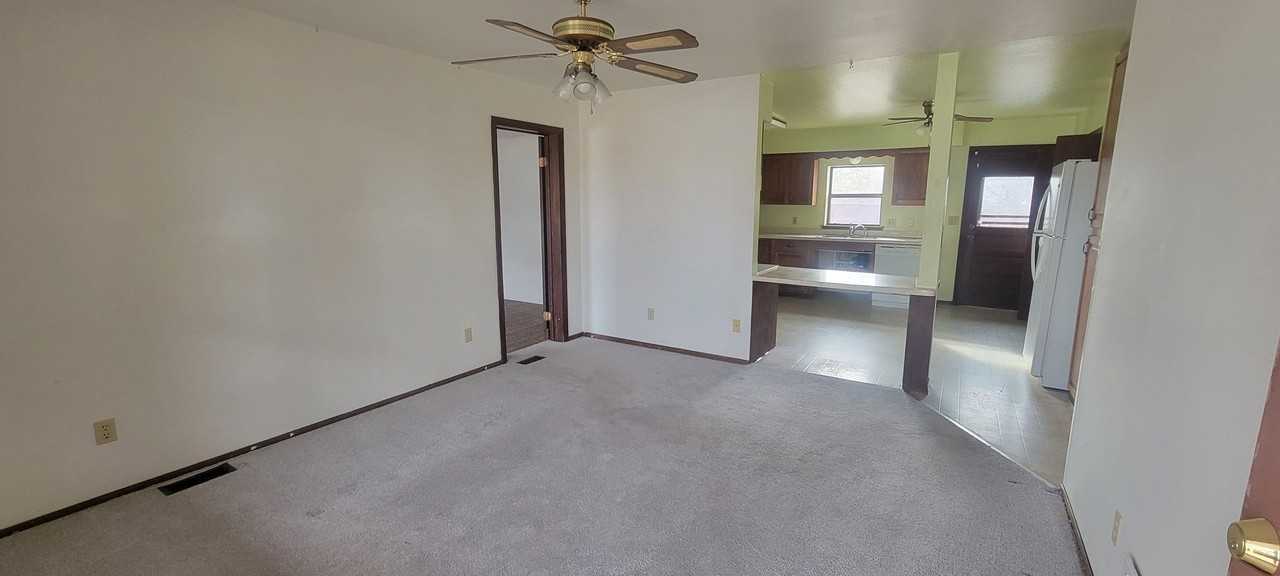 201 Sunnyside St - Photo 2 of 9