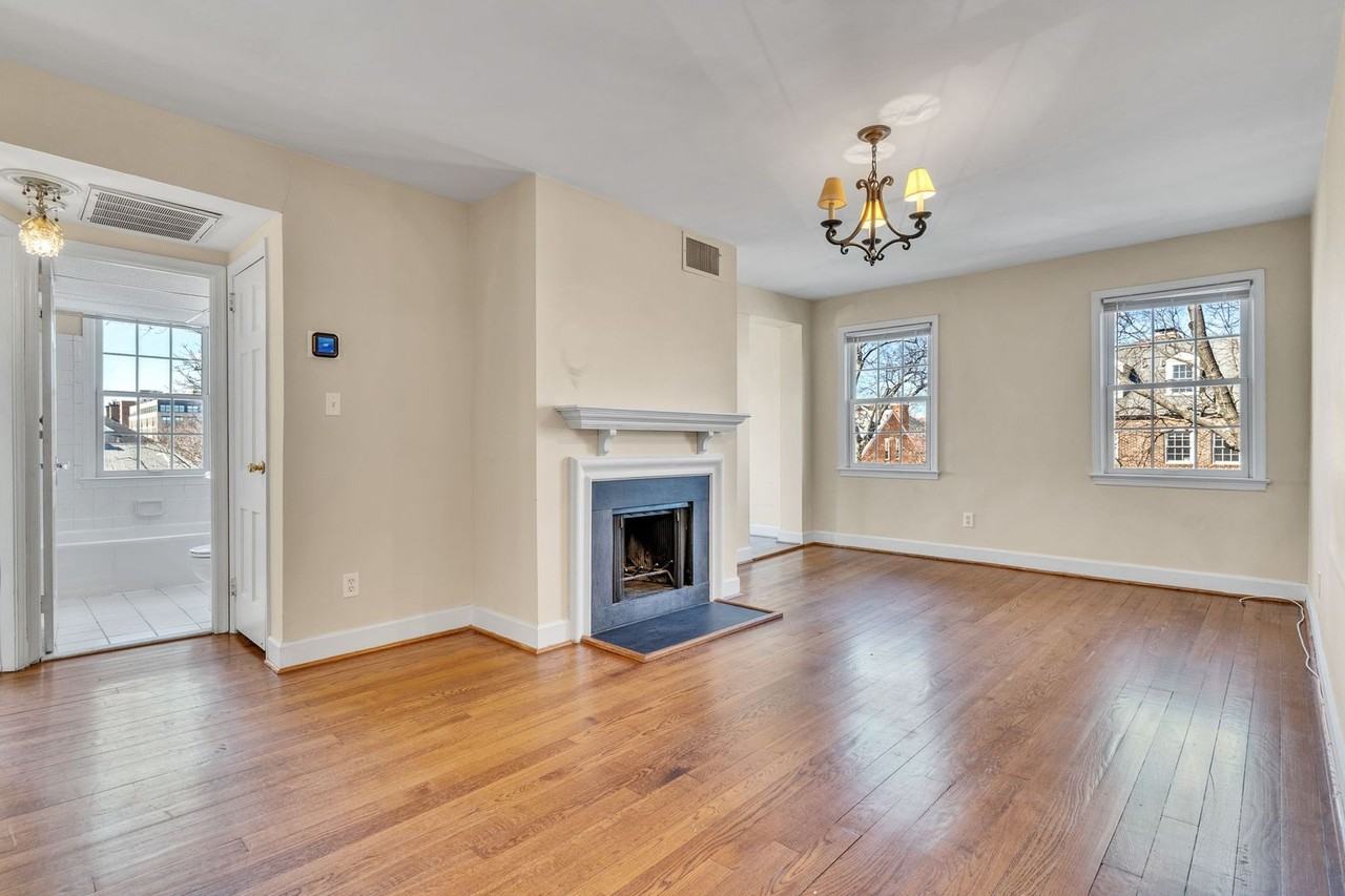 1105 N Pitt St - Photo 2 of 21