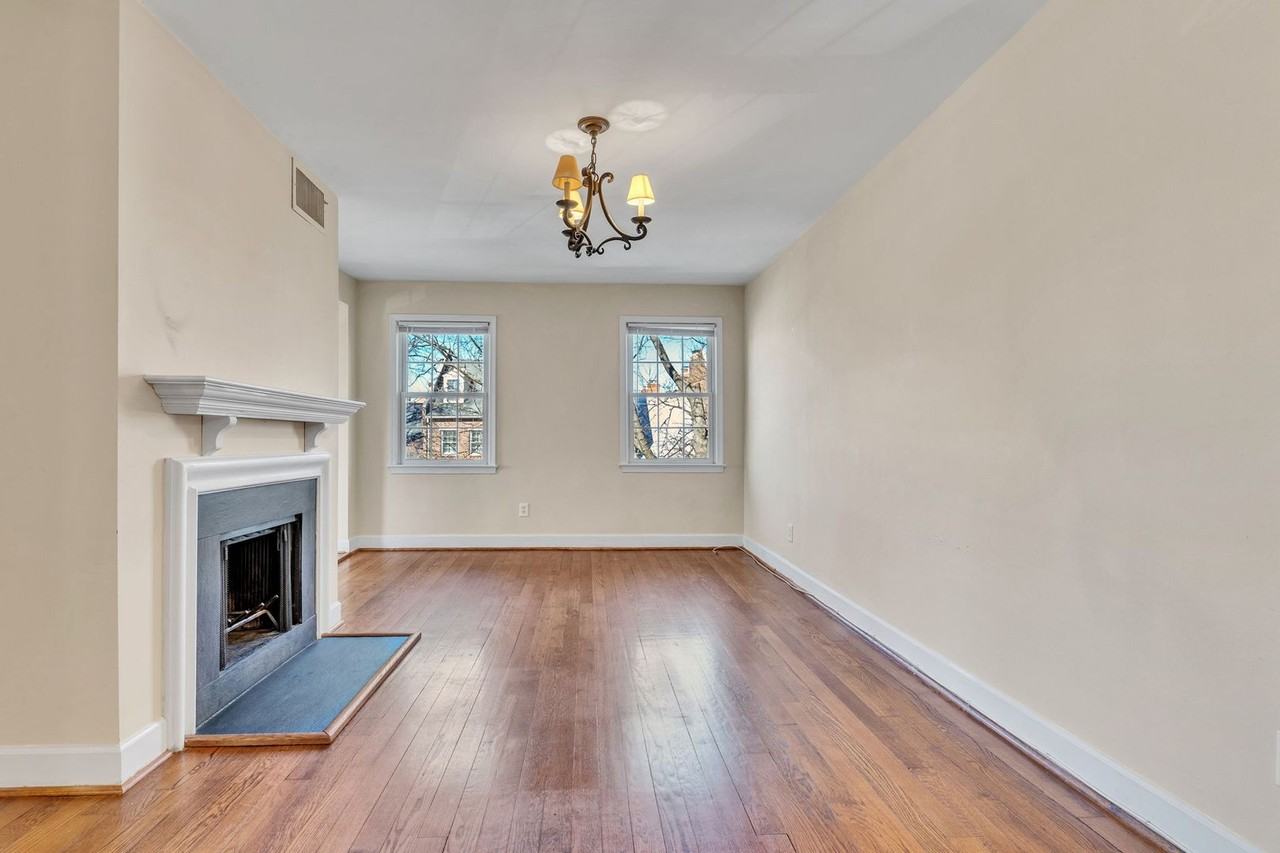 1105 N Pitt St - Photo 3 of 21