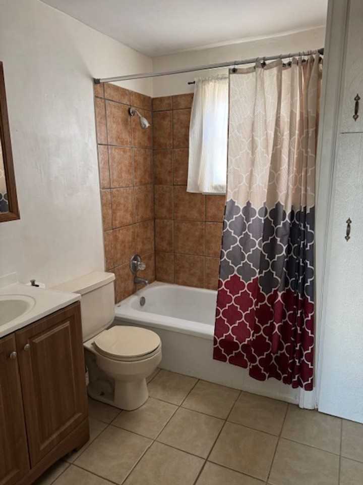 2421 Adrian Ave - Photo 3 of 5