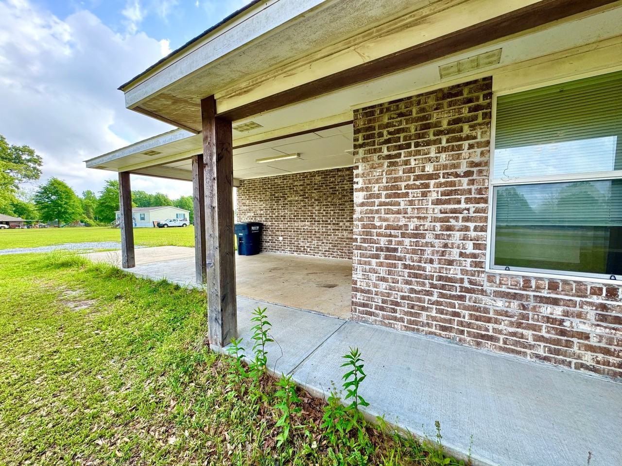 1190 Carnes Rd - Photo 5 of 40