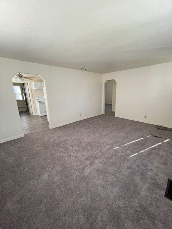 1714 Jackson Ln - Photo 2 of 9