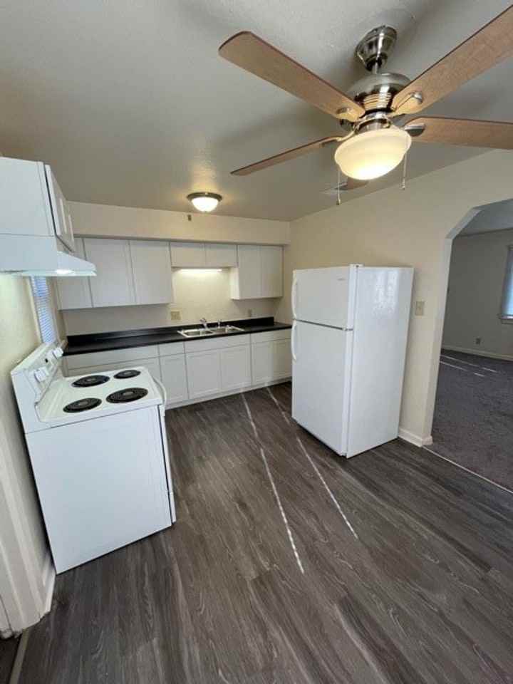 1714 Jackson Ln - Photo 3 of 9