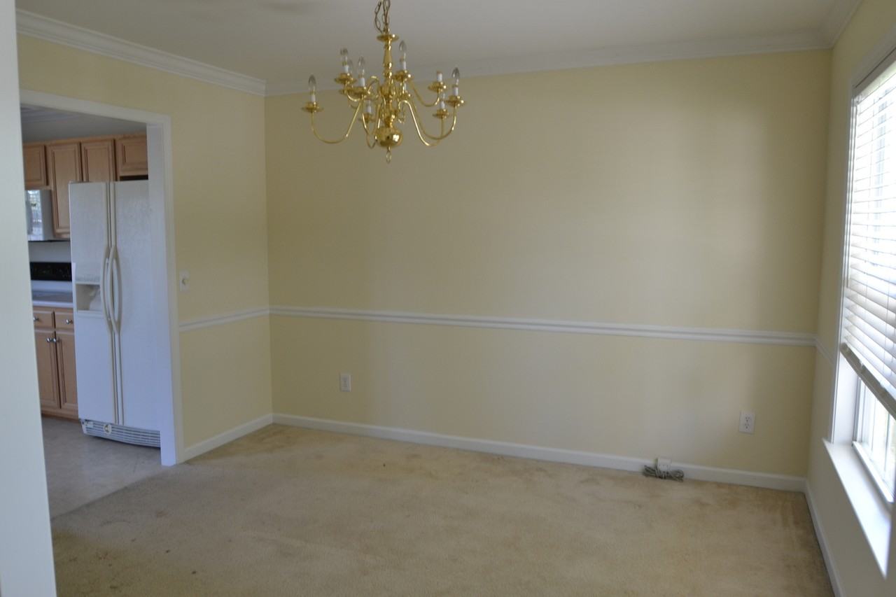 3895 Eagleston Ct - Photo 2 of 14