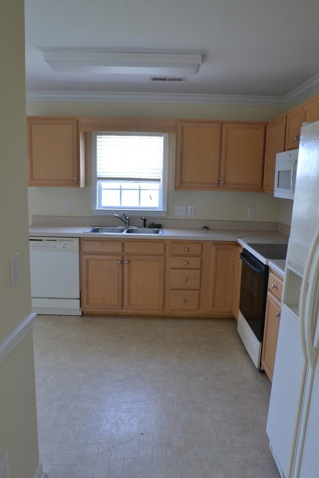 3895 Eagleston Ct - Photo 3 of 14