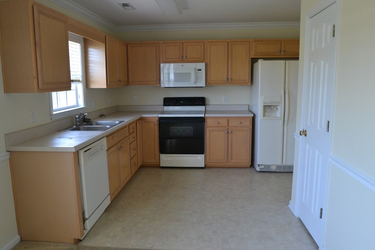 3895 Eagleston Ct - Photo 5 of 14