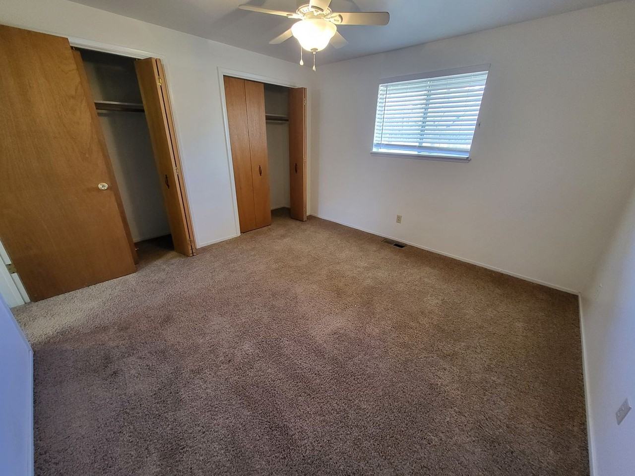 1704 Pyrenees St - Photo 7 of 11