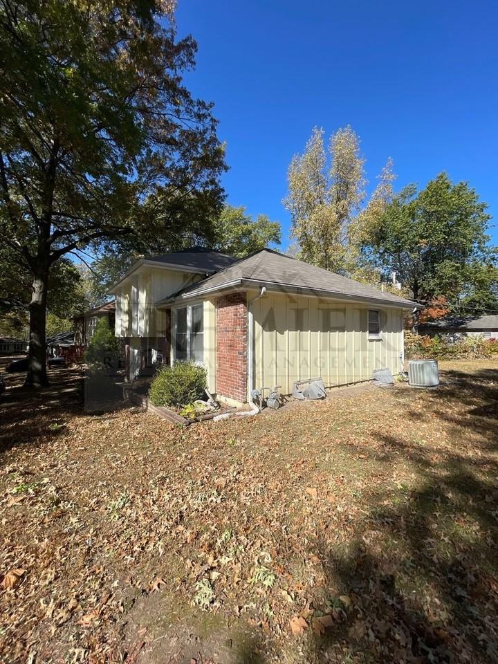 8300 E 104th Ter - Photo 3 of 21
