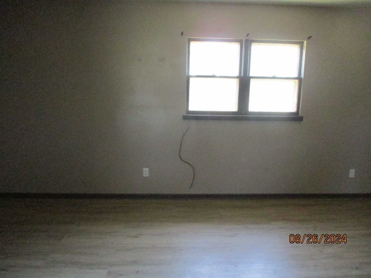 516 Se 6th St - Photo 2 of 5