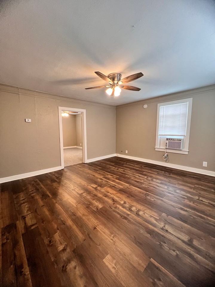 2615 Colquit Rd - Photo 2 of 9