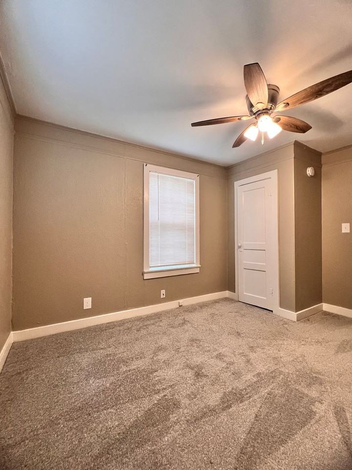 2615 Colquit Rd - Photo 4 of 9