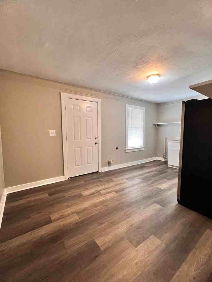2615 Colquit Rd - Photo 7 of 9