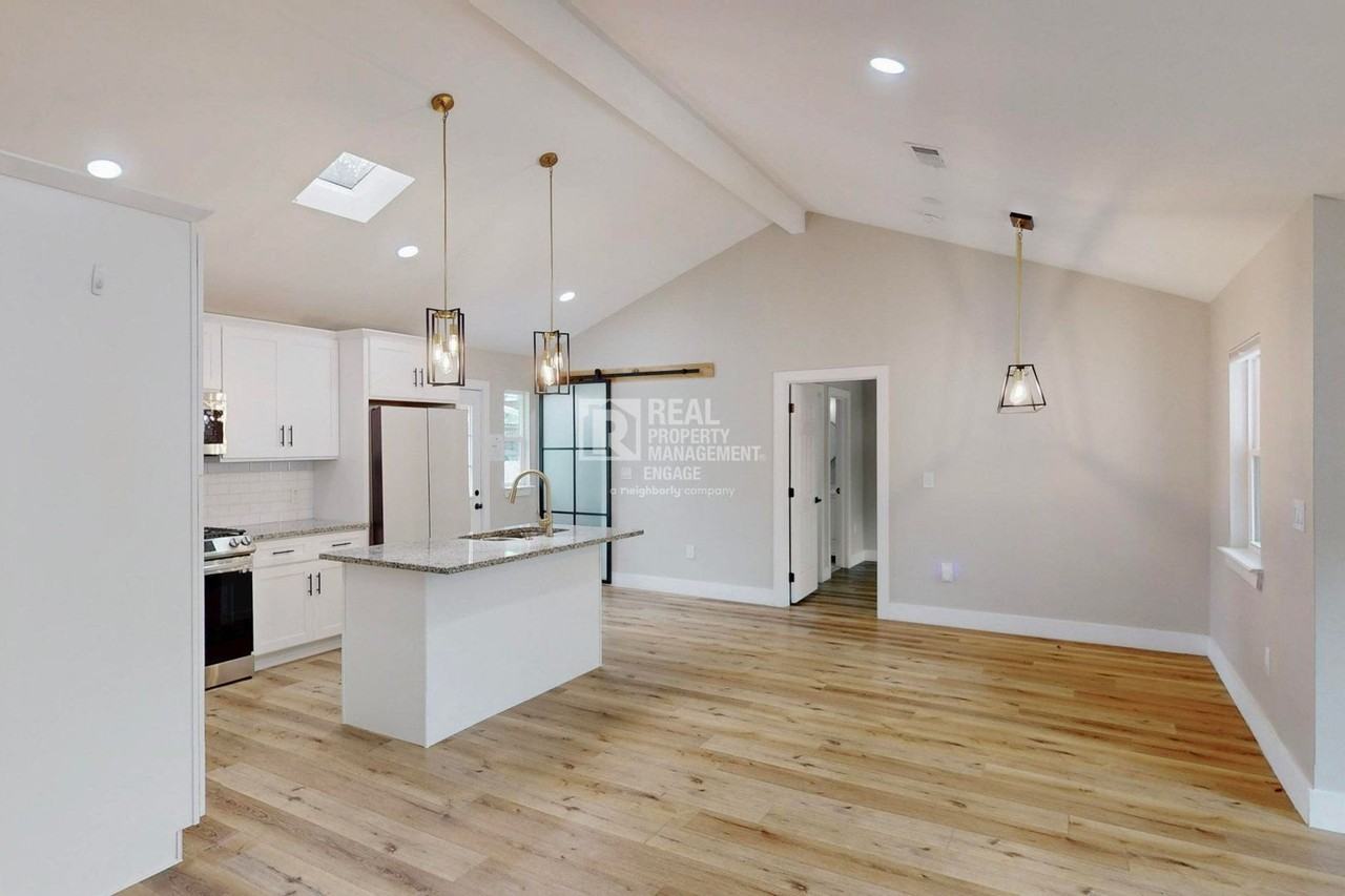 1518 Abbott Dr - Photo 6 of 31