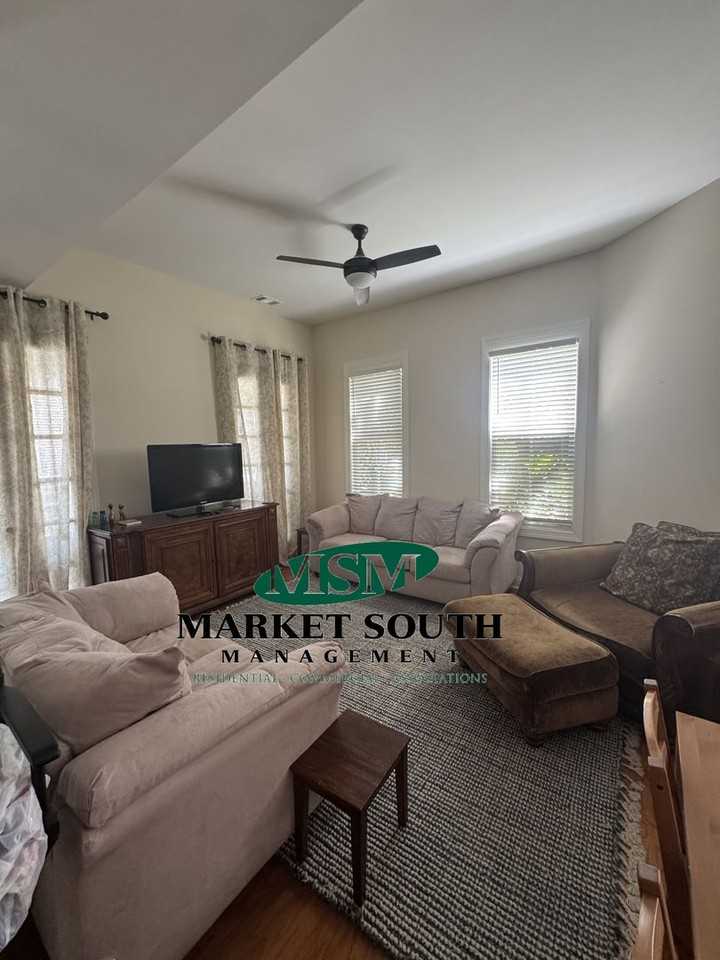 211 W Henry St Frnt - Photo 3 of 11