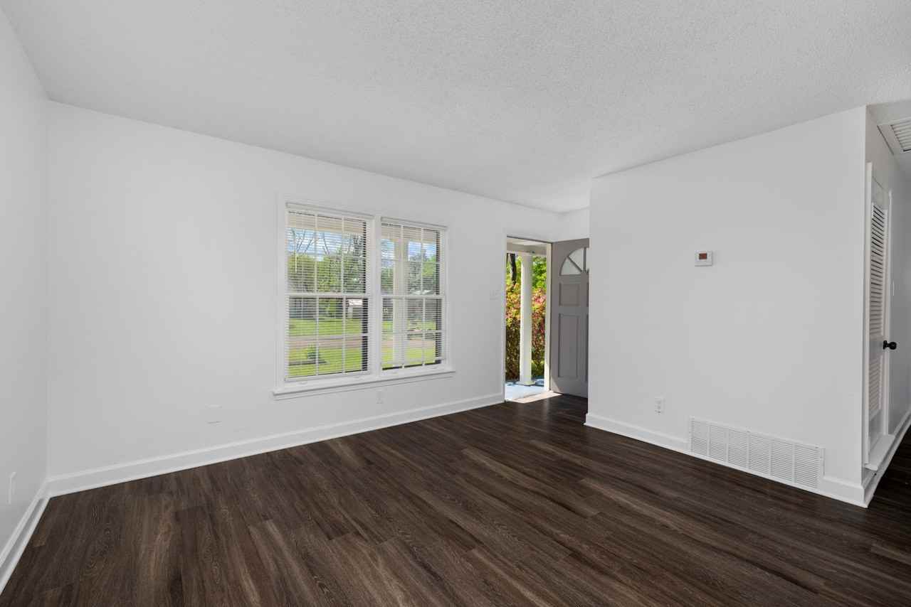 8228 Brooksville Cv - Photo 3 of 17