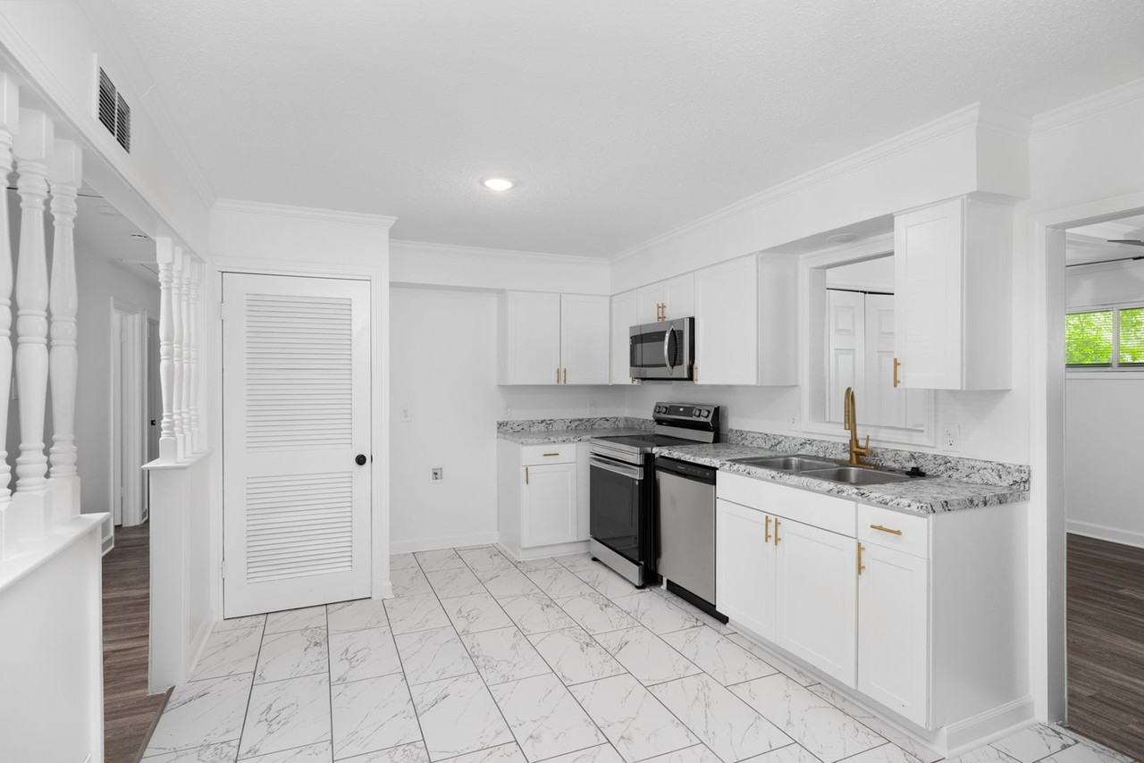 8228 Brooksville Cv - Photo 5 of 17