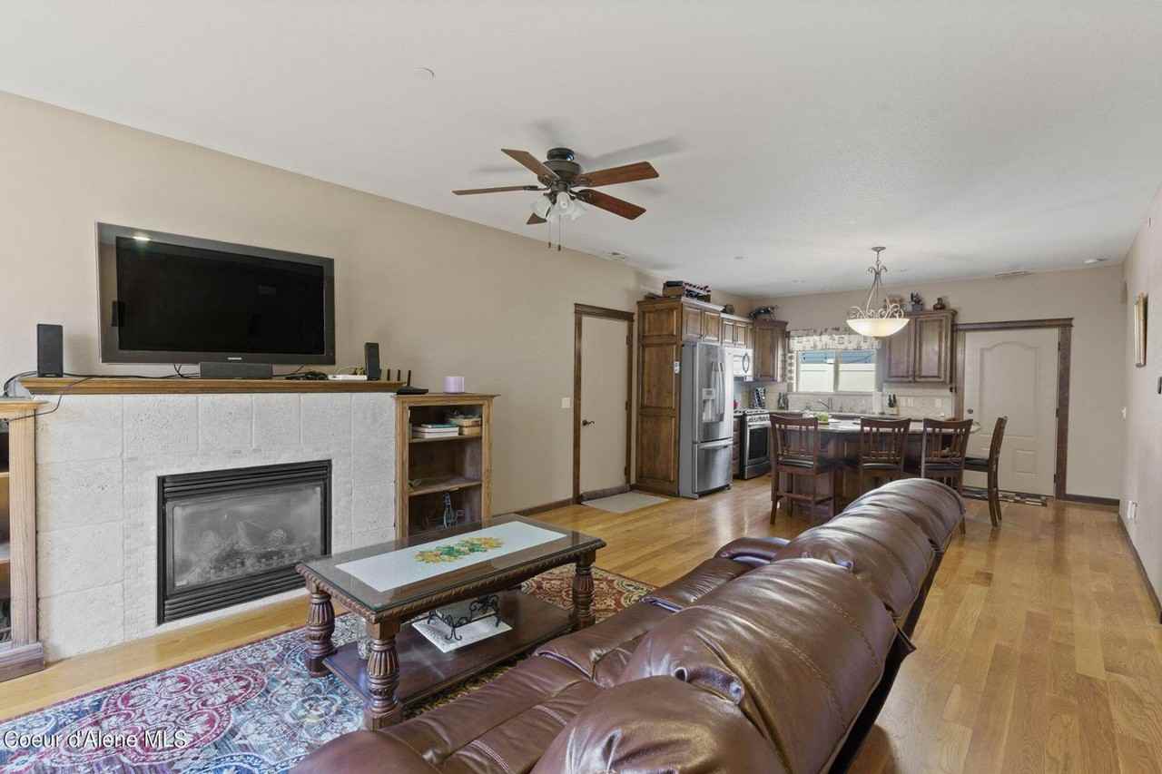 1315 E Mordyl Loop - Photo 3 of 30