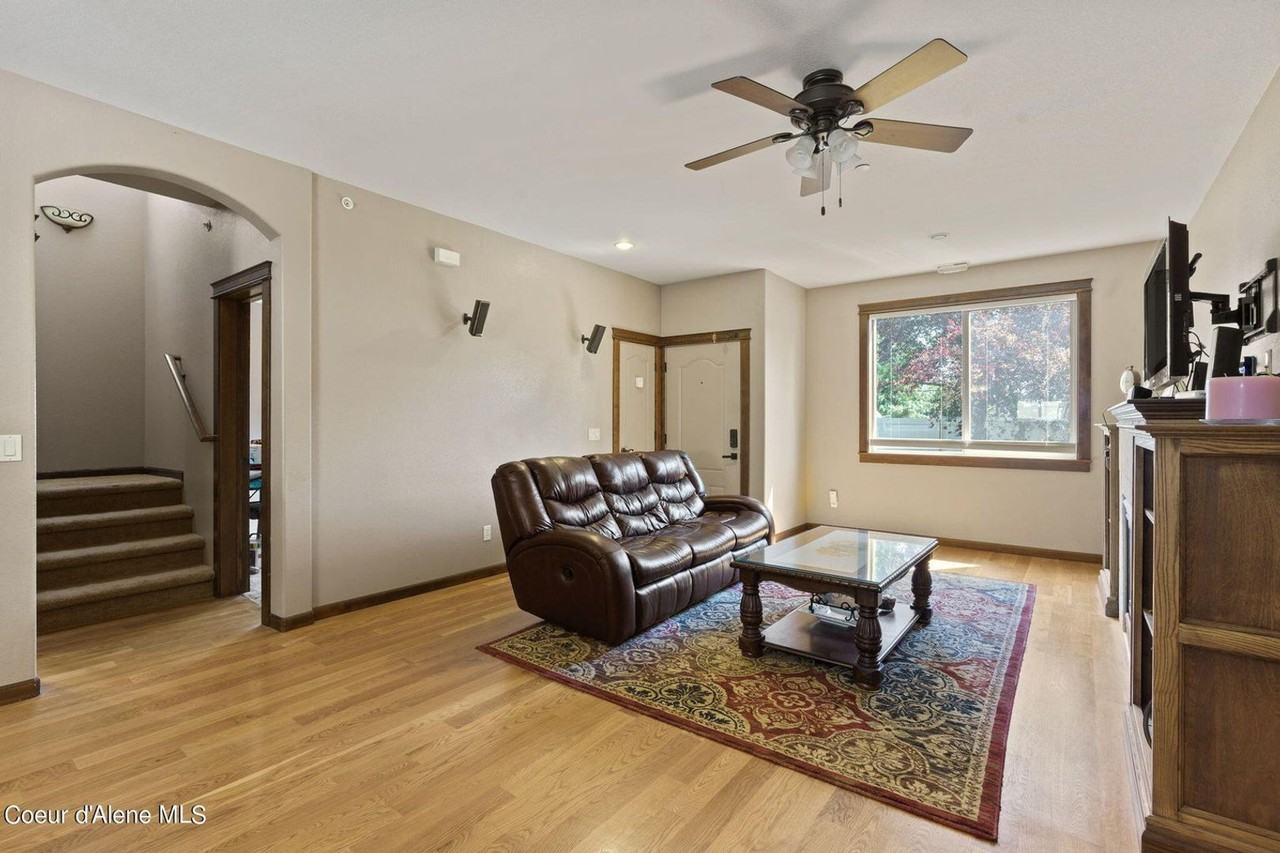 1315 E Mordyl Loop - Photo 5 of 30