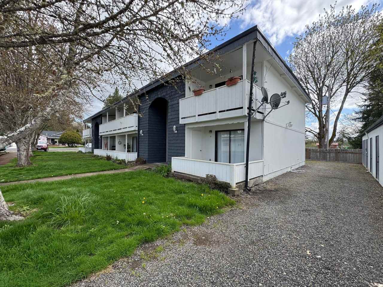 R277M - Photo 2 of 4