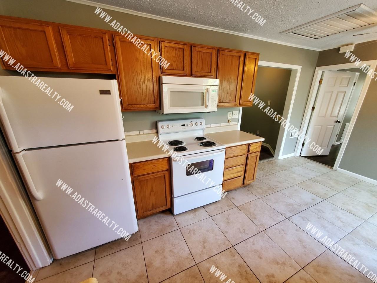 11121 E 56th Ter - Photo 3 of 14