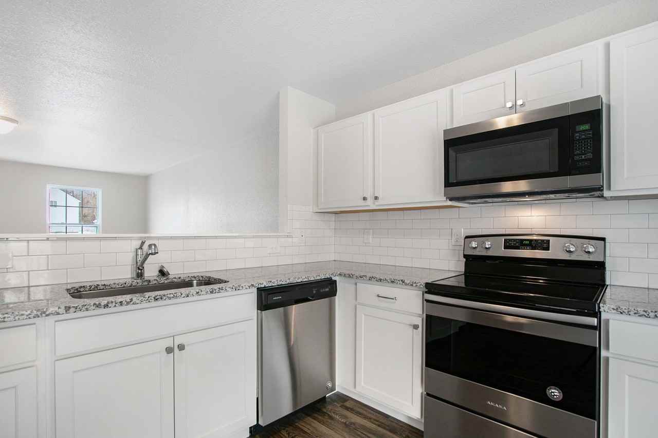 5155 Sandalwood Cir - Photo 2 of 27