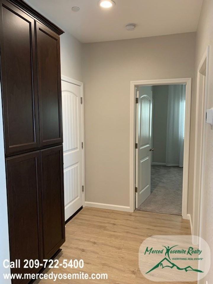 734 Andrea Dr - Photo 7 of 17