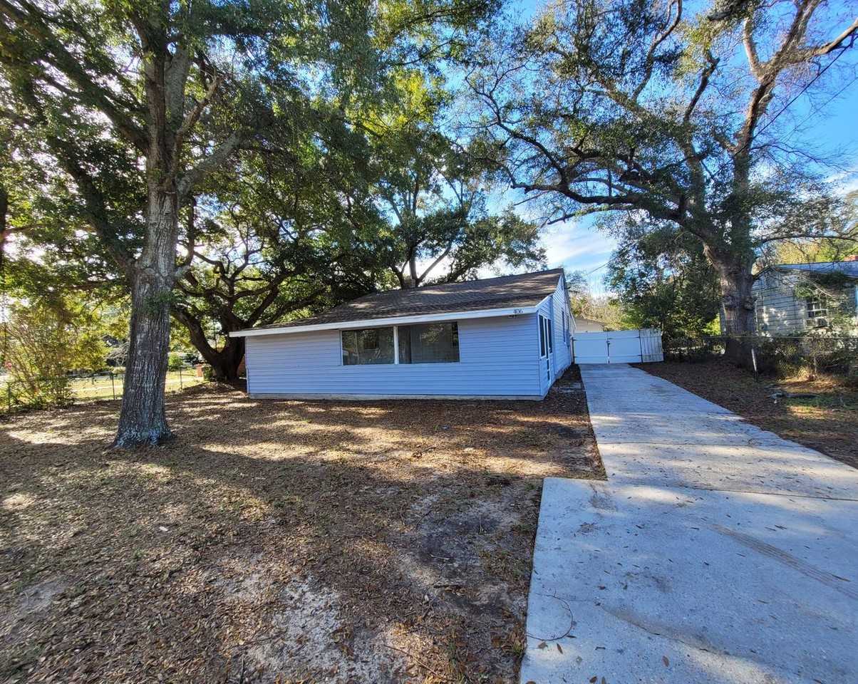 406 Frisco Rd - Photo 3 of 13