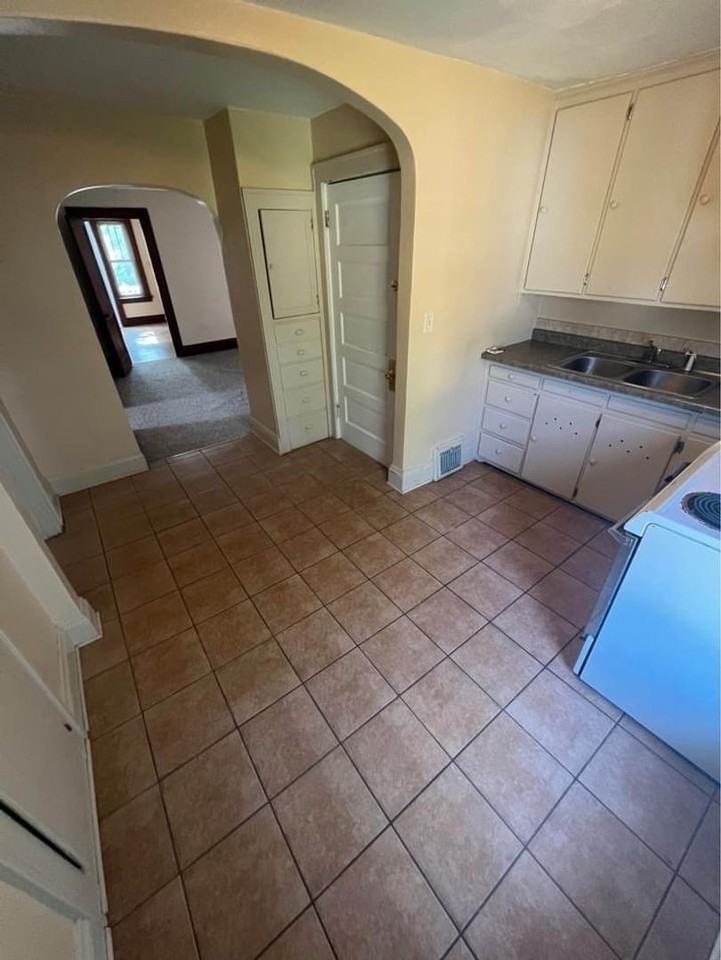 1036 S 4th Ave - Photo 2 of 6