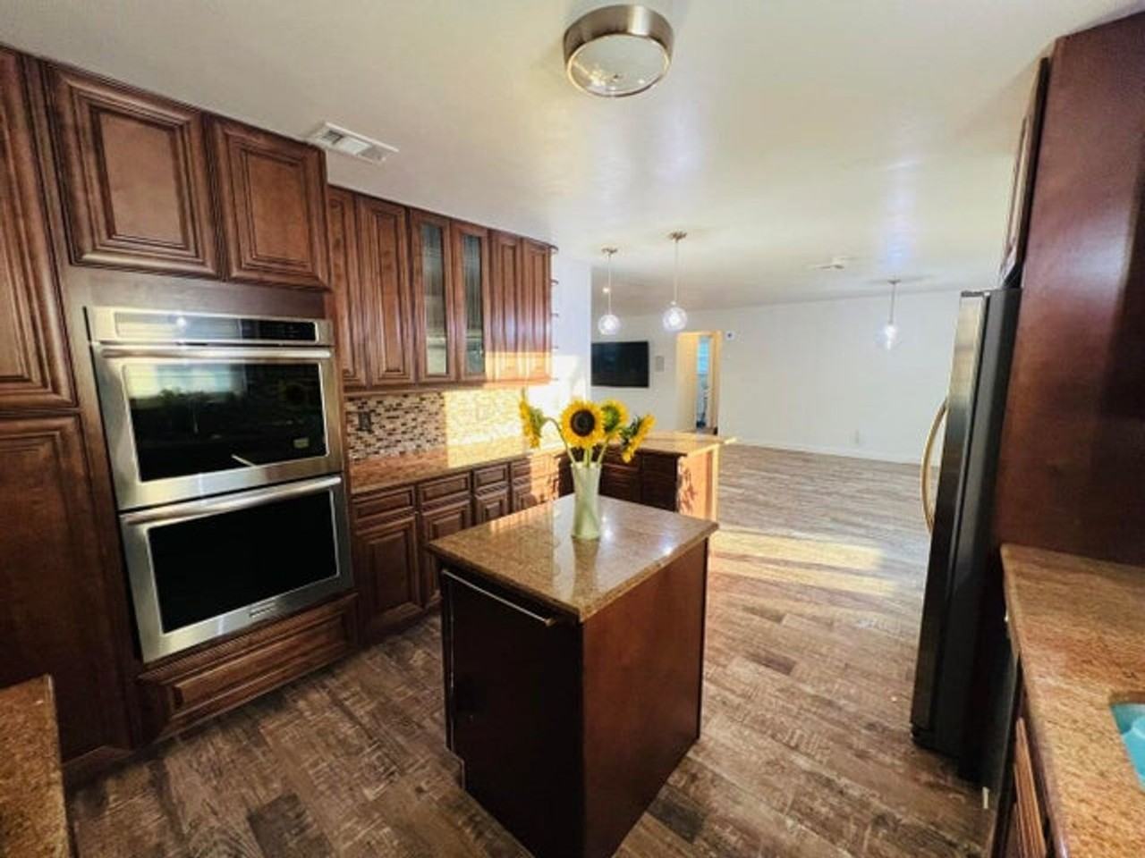 1877 Meadow Ct - Photo 2 of 13